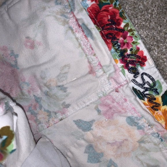 Vanilla Star Juniors White floral jean shorts sz 9 - Picture 6 of 8